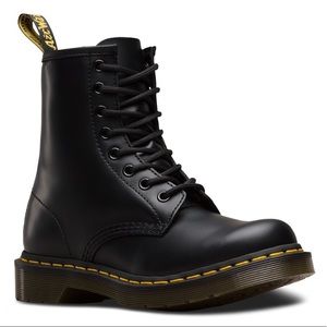 Dr. Martens 1460 8 eye Black Boots